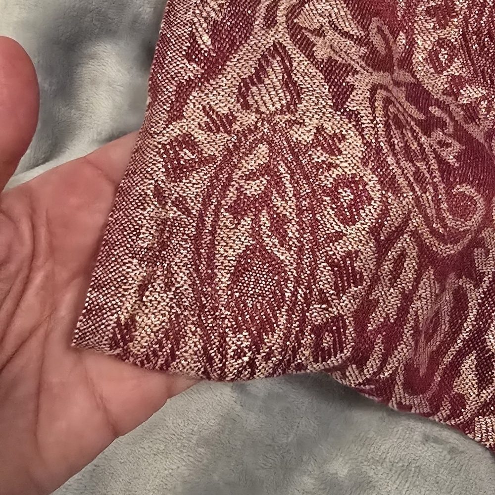 Red & Shimmering Gold Wrap, Light Weight (1105) - Picture 3 of 4